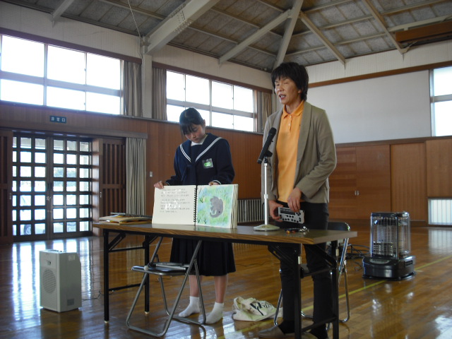 触れる絵本「ぐるんぱの幼稚園」