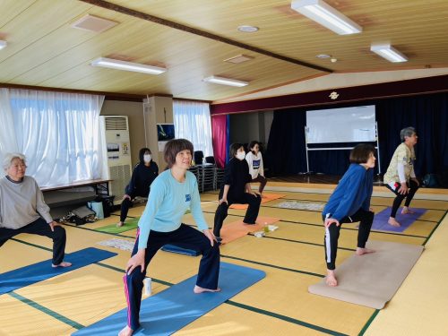 自彊術（じきょうじゅつ）をしている写真